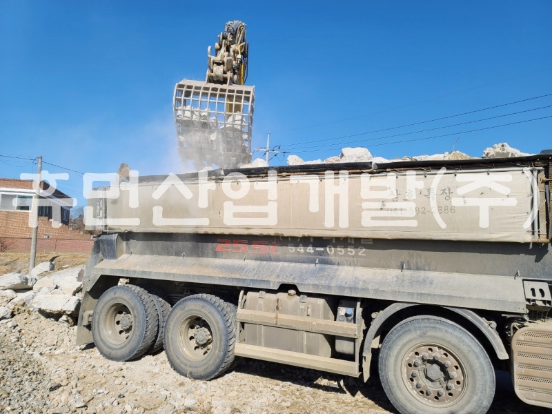 2용정리 736-1번지 농협창고 철거공사.jpg