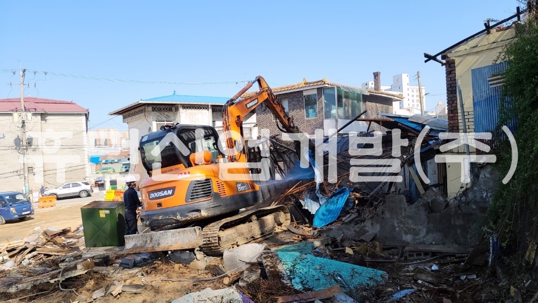 1남산지구 사회적임대주택 조성사업 가옥철거공사.jpg