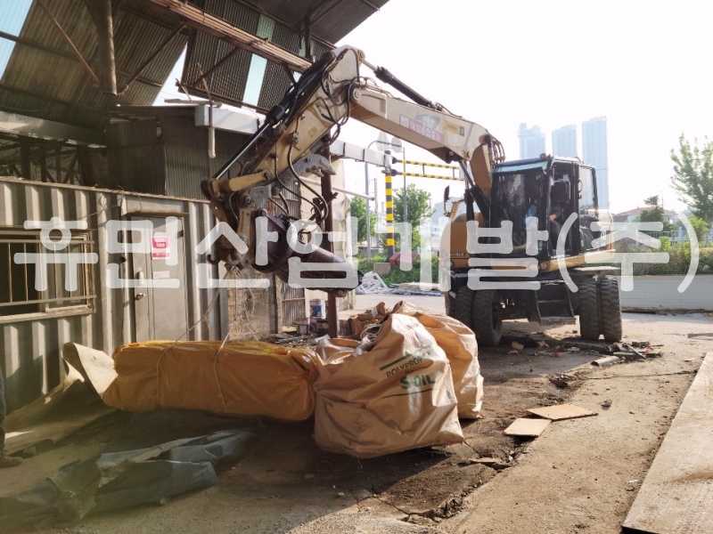 6봉명지구 꿈꾸는 레일웨이 ZONE 조성사업 가옥철거공사.jpg