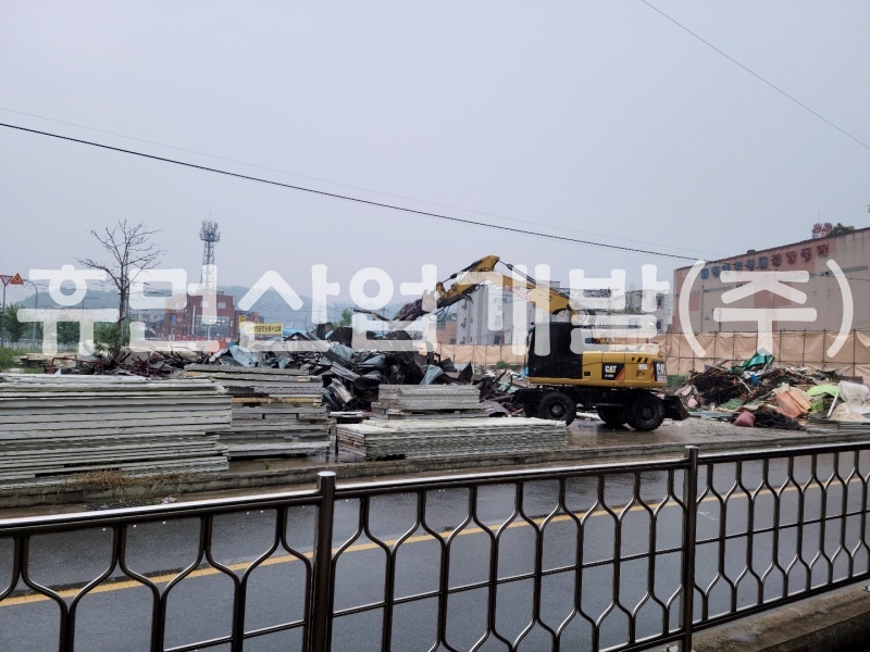 4봉명지구 꿈꾸는 레일웨이 ZONE 조성사업 가옥철거공사.jpg