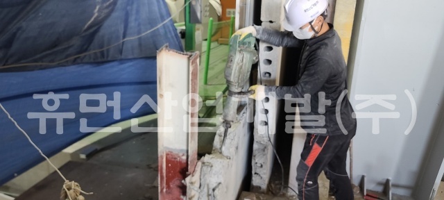 6깨끗한나라 상품후공정 이송시스템 철거공사.jpg