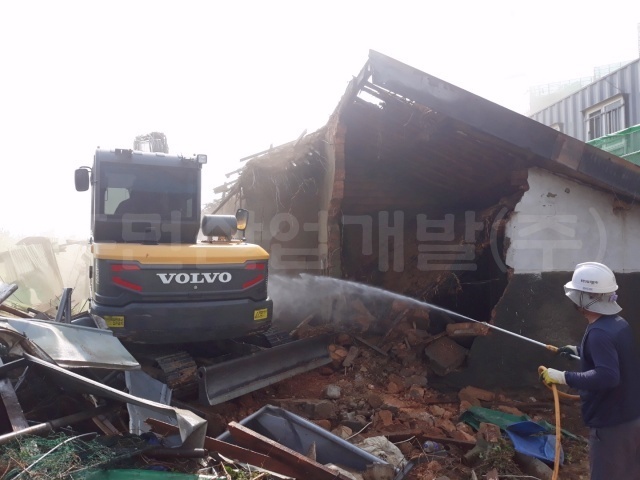 7천안첨단지역주택 사업부지내 기반시설 및 공원조성공사 중 철거공.jpg